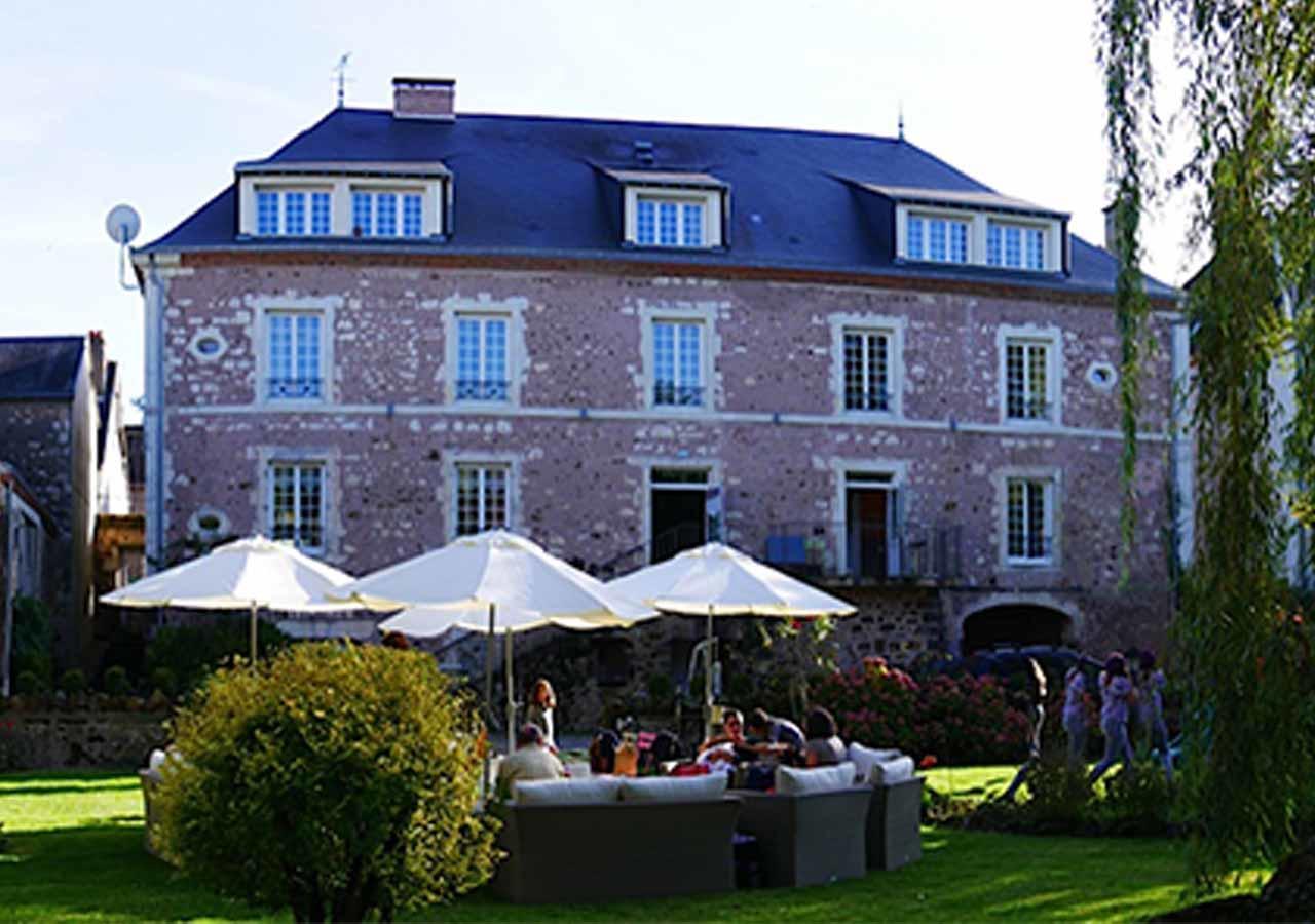 Logis - Auberge De L'Abbaye Thiron-Gardais Exterior photo